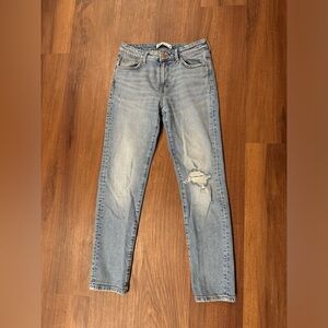 Zara size 2 Jean. Light wash blue denim jeans with distressed details